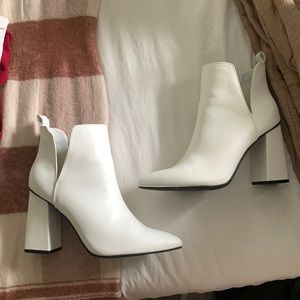 White boots size 10